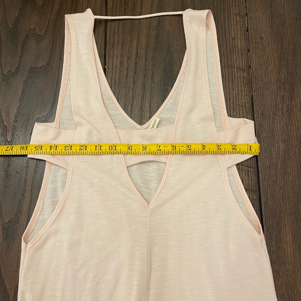 Light pink size medium maxi dress low cut, open back, open side.Brand new no tag - Picture 10 of 10
